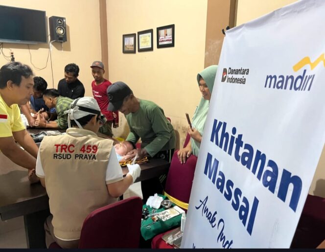 
 Bank Mandiri Bersama Mandiri  Amal Insani (MAI) Melakukan Khitan Massal di Lombok