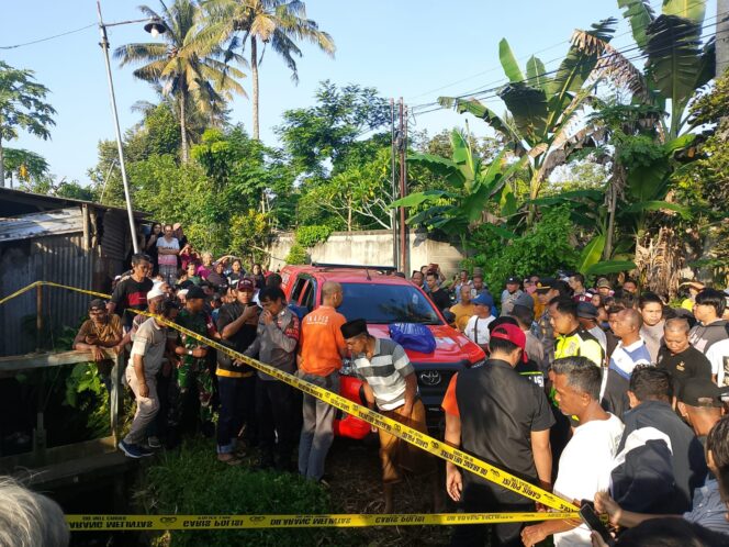 
 Geger di Desa Jagaraga, Sosok Mayat Ditemukan Bersama Motornya di Bawah Sungai.