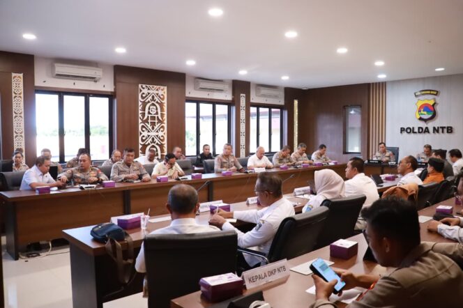 
 KEPOLISIAN NEGARA REPUBLIK INDONESIA DAERAH NUSA TENGGARA BARAT BIDANG HUBUNGAN MASYARAKAT