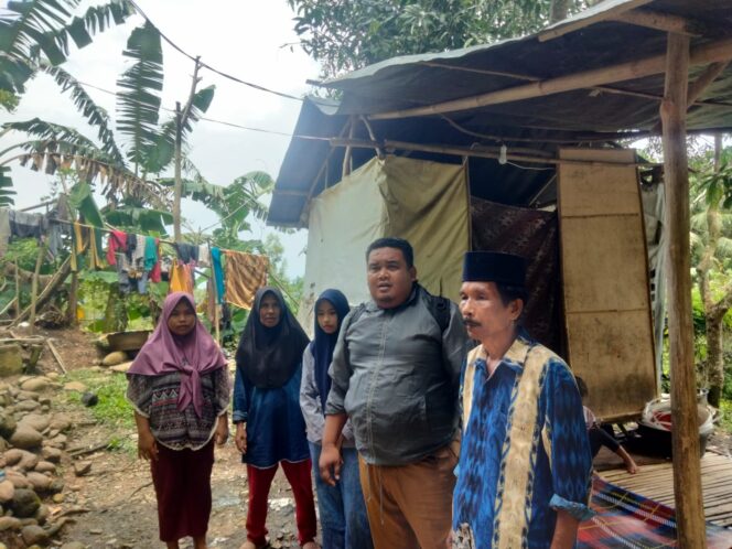 
 Janda Miskin Ekstrim di Kuripan Selatan Bertahan Hidup di Rumah Tidak Layak, Pemda di Minta Turun Tangan.