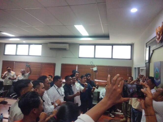 
 Asosiasi Pemuda NTB Gelar Hearing di Kantor Gubenur, Dorong Kepastian Proses Koperasi Tambang.
