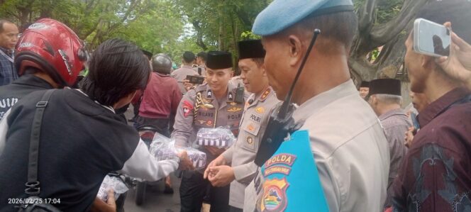 
 Bagi Takjil Hingga Tausiah, Kapolda NTB Pererat Silaturrahmi dengan Insan Pers.