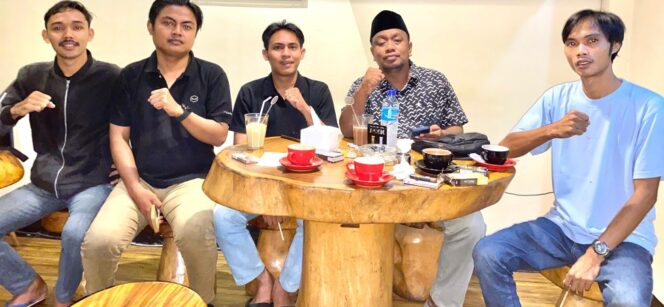 
 Koalisi Rakyat NTB Minta Kejati Usut Tuntas BPKAD, Tim Transisi, dan Anggota DPRD Yang Belum Mengembalikan Dana.